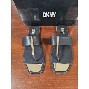 DKNY Womens 9 Black Gold Hardware Comfortable Chic Deja Flat Sandals